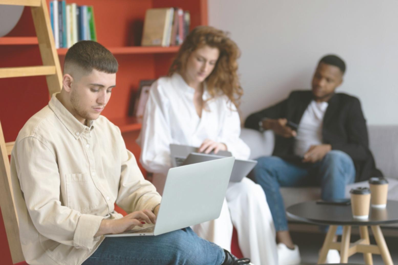 Moderner Arbeitsplatz für Finanzberatung